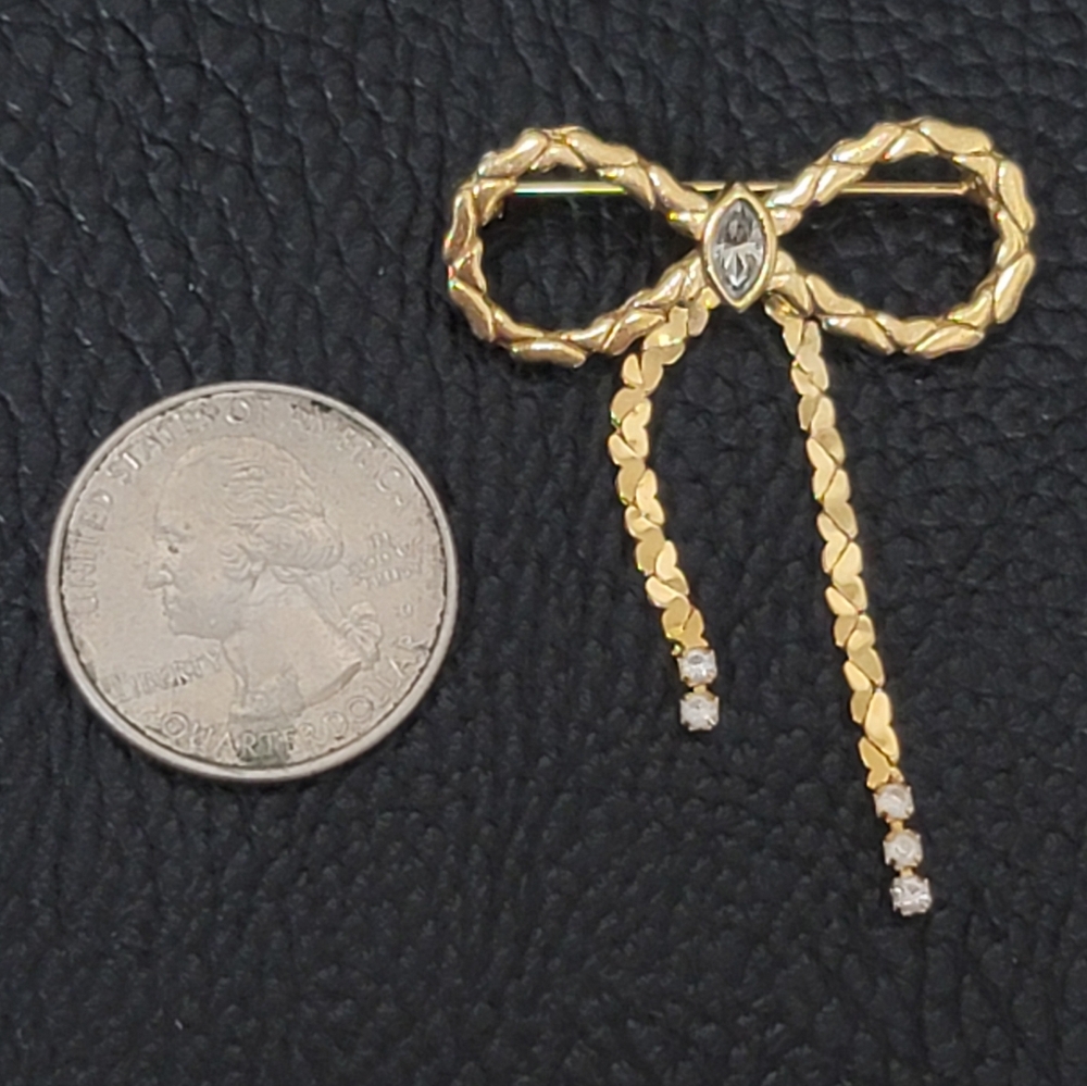AVON Vintage Bow Brooch, Clear Rhinestones & Goldtone - Vintage, Estate - Picture 3 of 6